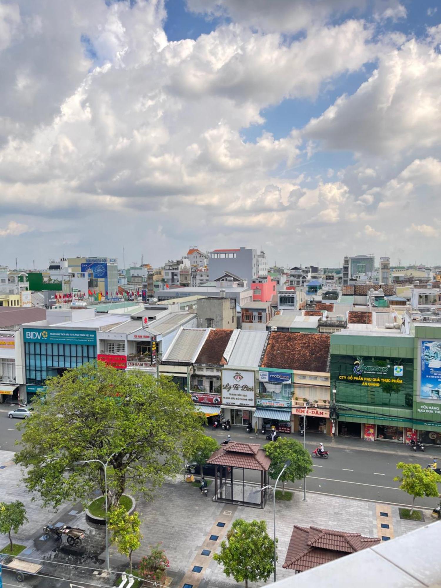Dong Xuyen Hotel Long Xuyên Exterior foto